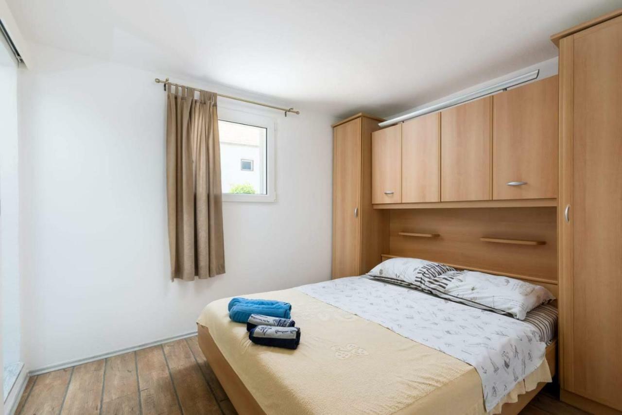 Apartmani Vinko Tribunj-Sovlje Трибунь Экстерьер фото